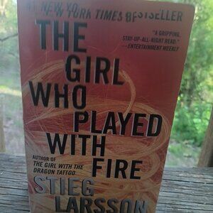 The Girl Who Played With Fire Paperback